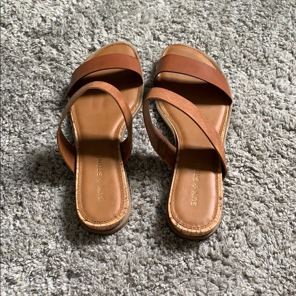 Never worn! Light brown strap sandals size 8.5 - Picture 2 of 3